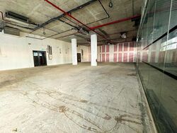 Middle Road (D7), Retail #522853161